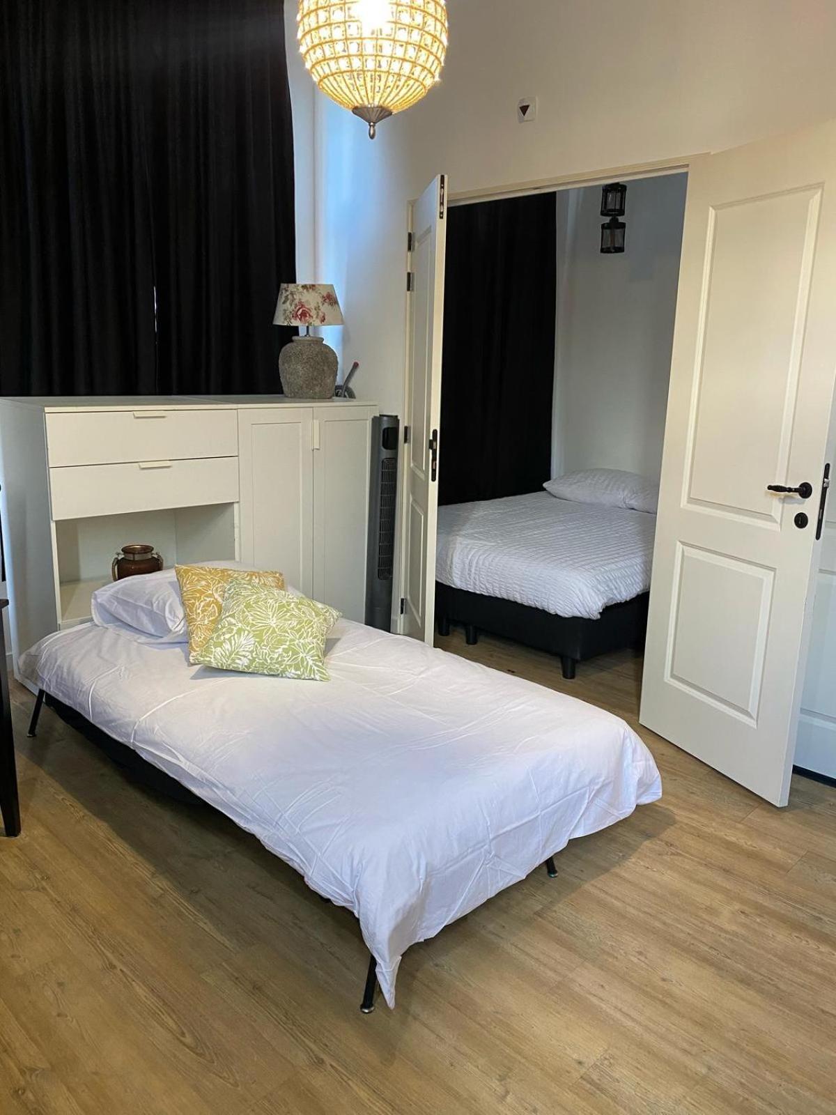 Rotterdam Inn エクステリア 写真